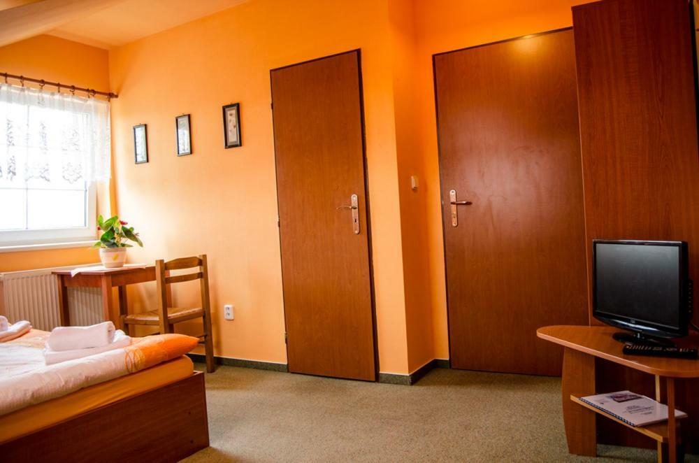 Penzion Vinarna U Hroznu Hotell Veselí nad Moravou Exteriör bild