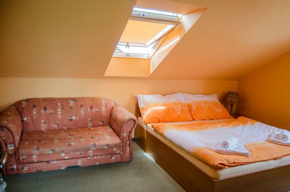 Penzion Vinarna U Hroznu Hotell Veselí nad Moravou Exteriör bild