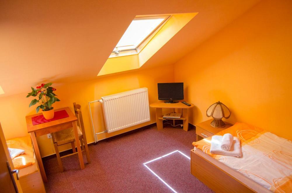 Penzion Vinarna U Hroznu Hotell Veselí nad Moravou Exteriör bild