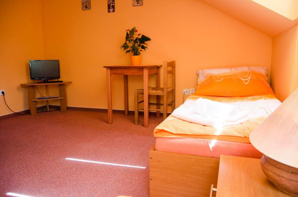 Penzion Vinarna U Hroznu Hotell Veselí nad Moravou Exteriör bild
